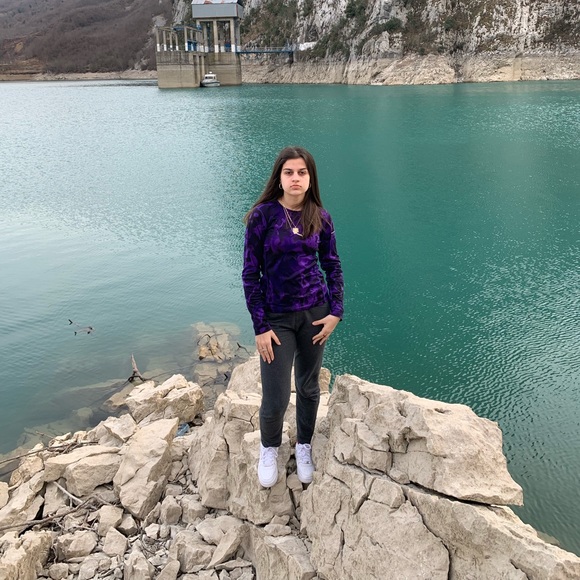 Meet your Posher, Jenny - Picture 3 of 3